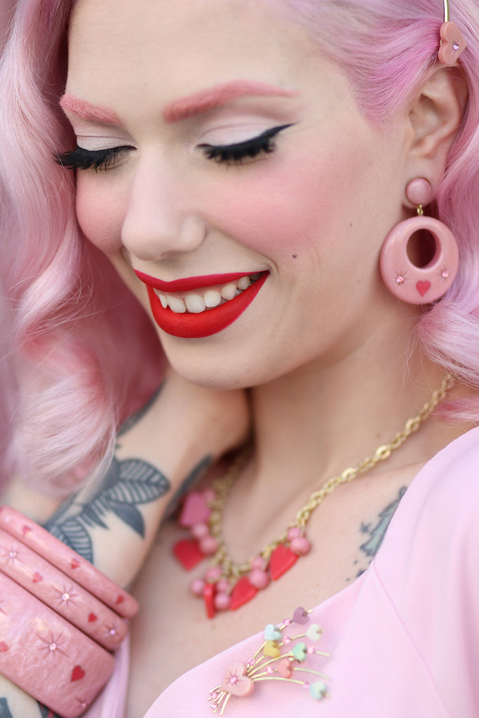 Splendette vintage inspired 1950s Valentine's style pink Sweet Cheeks fakelite jewellery worn by pin up model Dafna Bar-El
