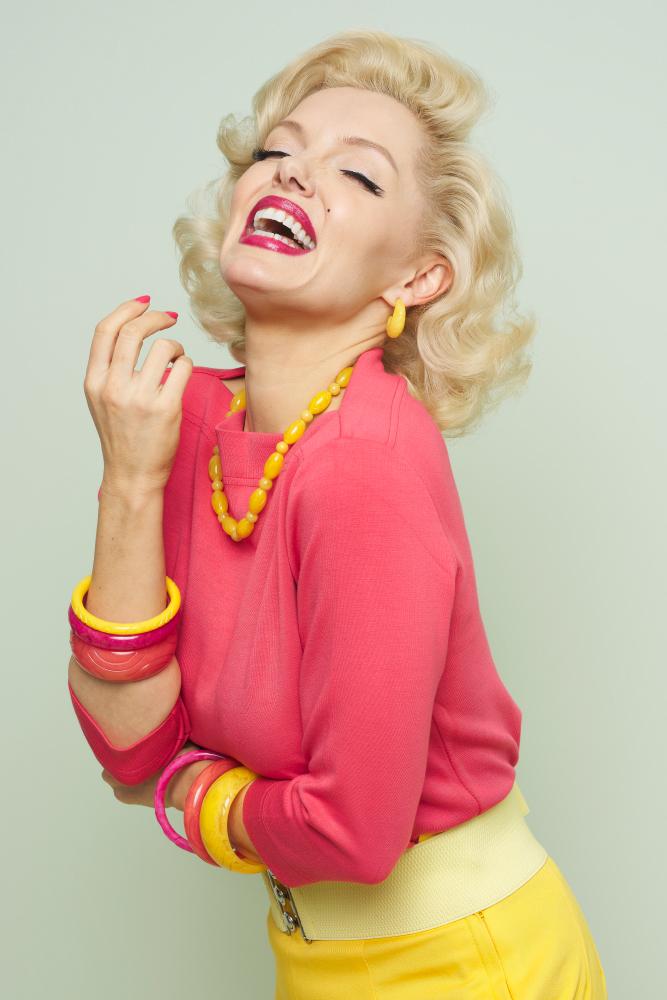 Marilyn Monroe Lookalike Suzie Kennedy in Pink and Yellow Bangles