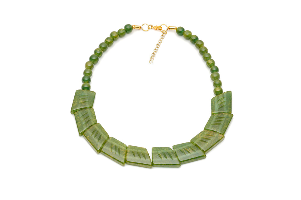 Splendette vintage inspired 1940s style carved green Golden Olive Fakelite Necklace