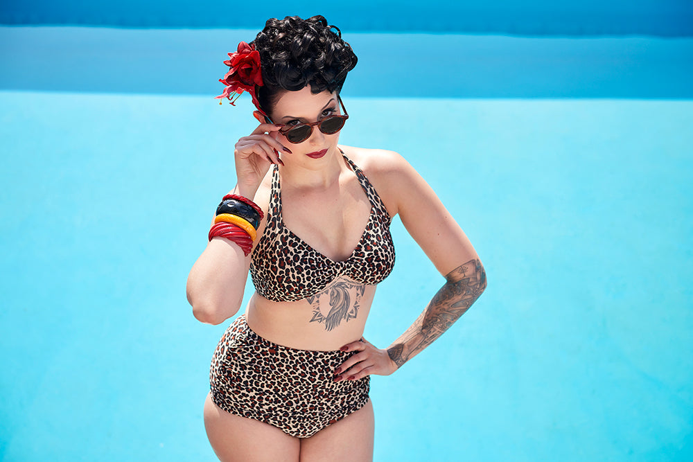 Splendette vintage inspired 1940s Bakelite style jewellery worn by a pin up model at the poolside