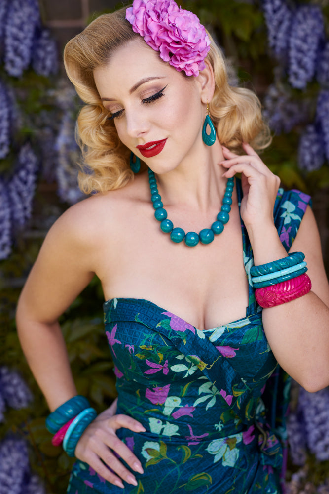 Splendette vintage inspired 1950s style pin up model wearing Jade Green and Iris Pink Heavy Carve Fakelite jewellery