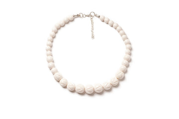 Splendette vintage inspired 1950s rockabilly style white fakelite Salty Heavy Carve Bead Necklace