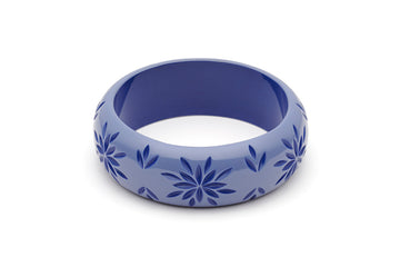 Splendette vintage inspired 1950s style blue Duotone fakelite Wide Forget-Me-Not Carved Bangle in Duchess size