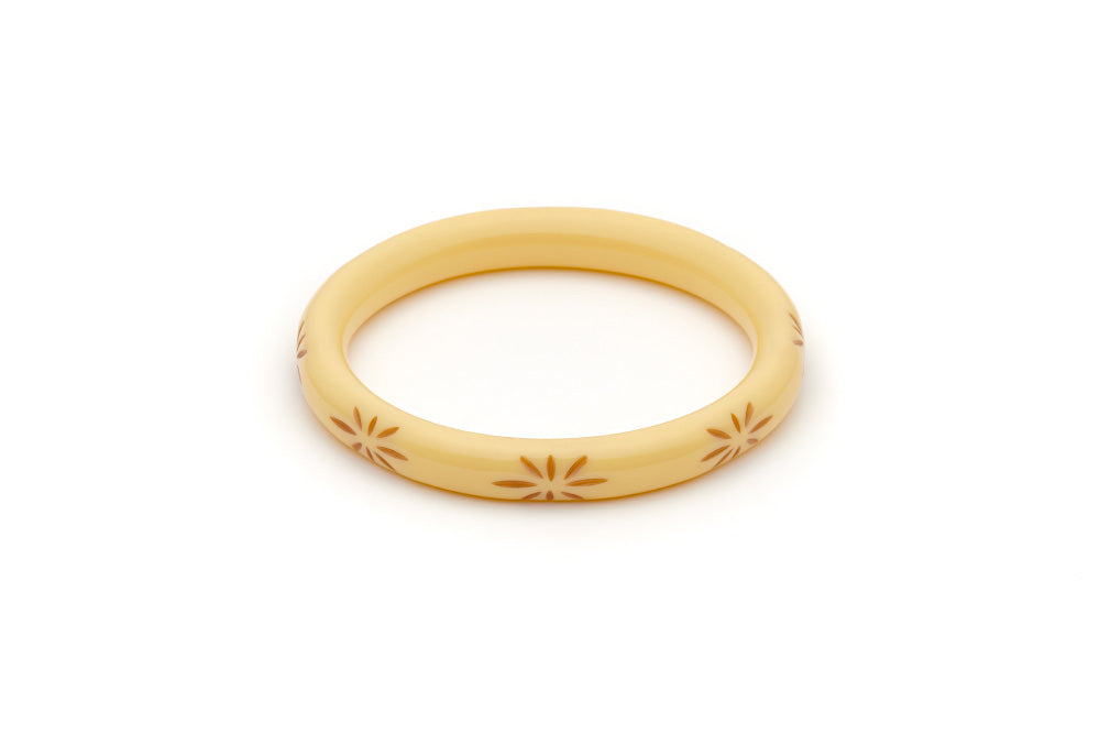 Splendette vintage inspired 1950s style cream carved Duotone fakelite Narrow Lait Carved Bangle in Classic size