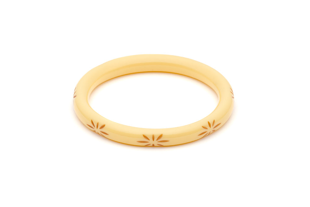 Splendette vintage inspired 1950s style cream carved Duotone fakelite Narrow Lait Carved Bangle in Duchess size