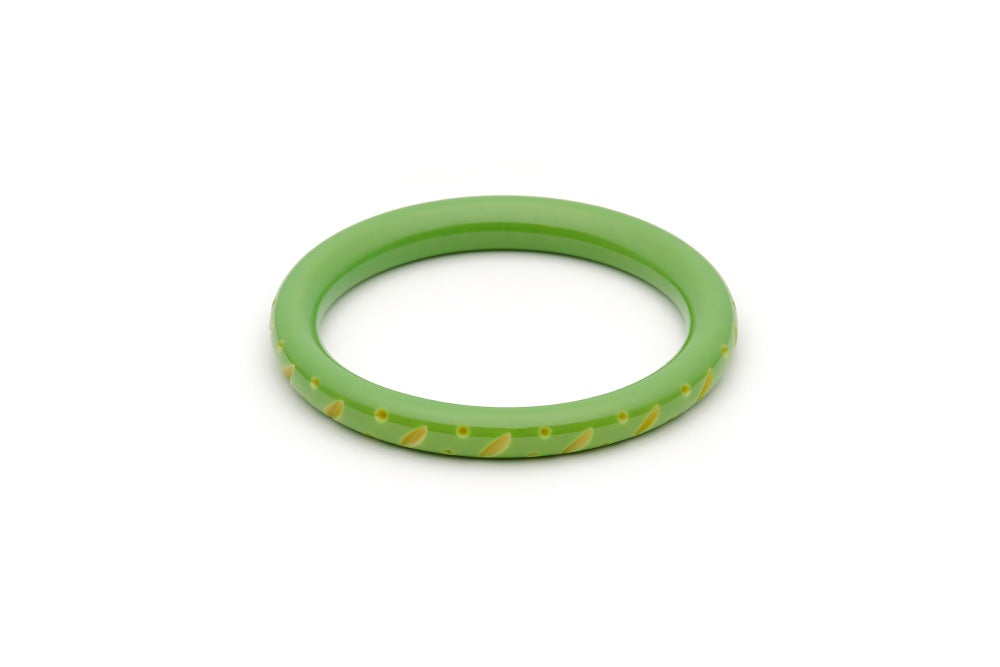 Splendette vintage inspired 1950s style green Duotone fakelite Narrow Lime Carved Bangle in Classic size