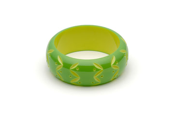 Splendette vintage inspired 1950s style green Duotone fakelite Wide Lime Carved Bangle in Classic size