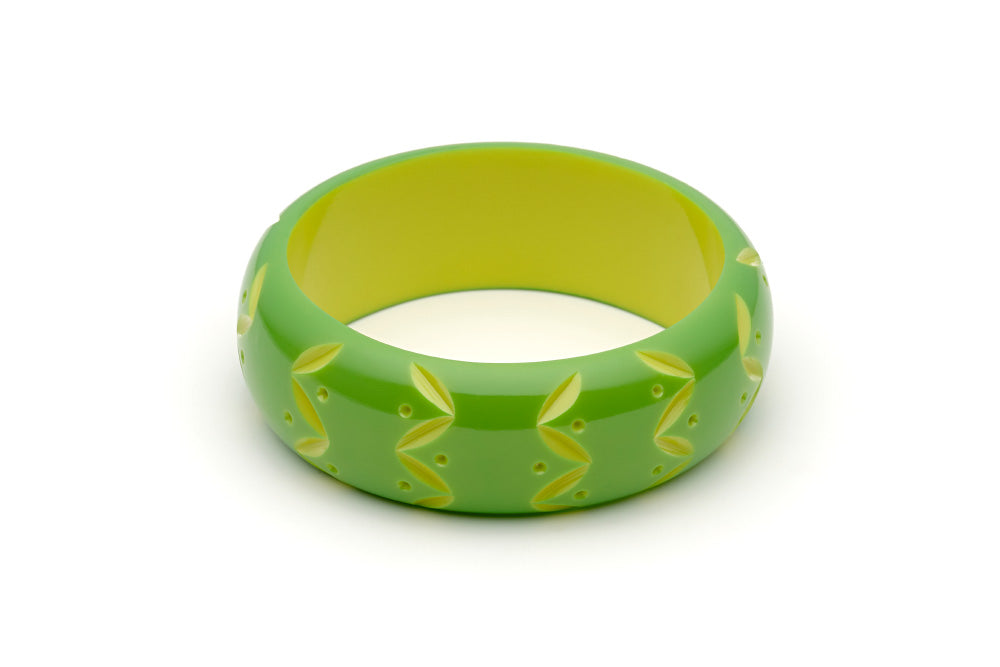Splendette vintage inspired 1950s style green Duotone fakelite Wide Lime Carved Bangle in Duchess size