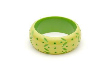 Splendette vintage inspired 1950s style Spring 2021 bright green Duotone fakelite Wide Zest Carved Bangle in Classic size