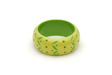 Splendette vintage inspired 1950s style Spring 2021 bright green Duotone fakelite Wide Zest Carved Bangle in Maiden size