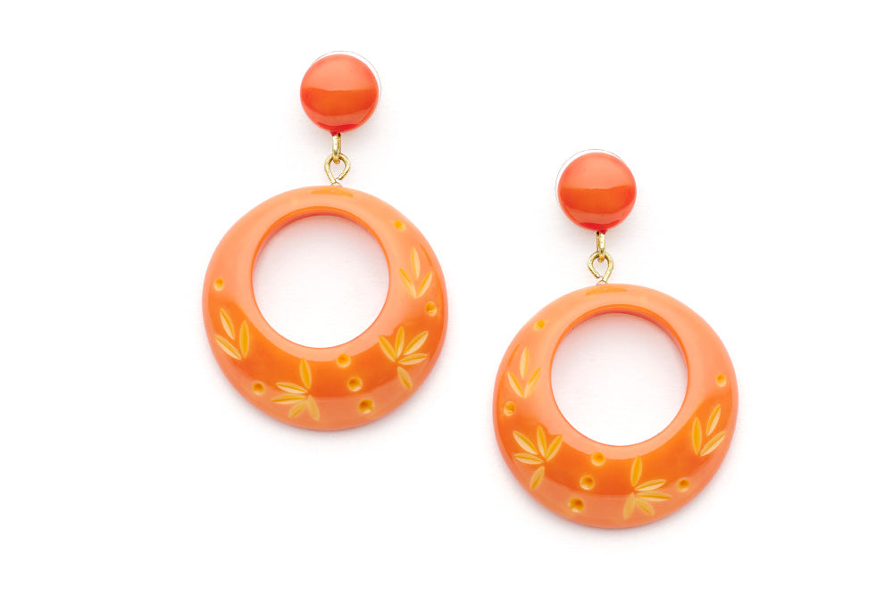 Splendette vintage inspired 1950s Bakelite style peachy orange Duotone fakelite Freesia Carved Drop Hoop Earrings