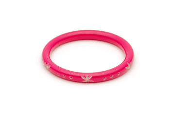 Splendette vintage inspired 1950s pin up style bright pink Duotone fakelite Narrow Raspberry Carved Bangle in Duchess size