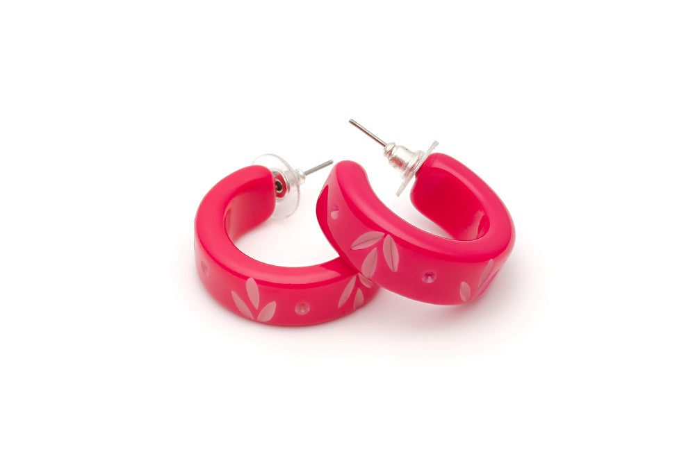 Splendette vintage inspired 1950s pin up style bright pink Duotone fakelite Raspberry Carved Hoop Earrings