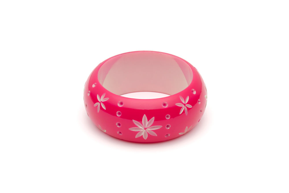 Splendette vintage inspired 1950s pin up style bright pink Duotone fakelite Wide Raspberry Carved Bangle in Maiden size