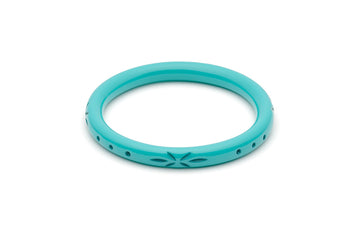 Splendette vintage inspired 1950s style turquoise Duotone fakelite Narrow Nymph Carved Bangle in Duchess size