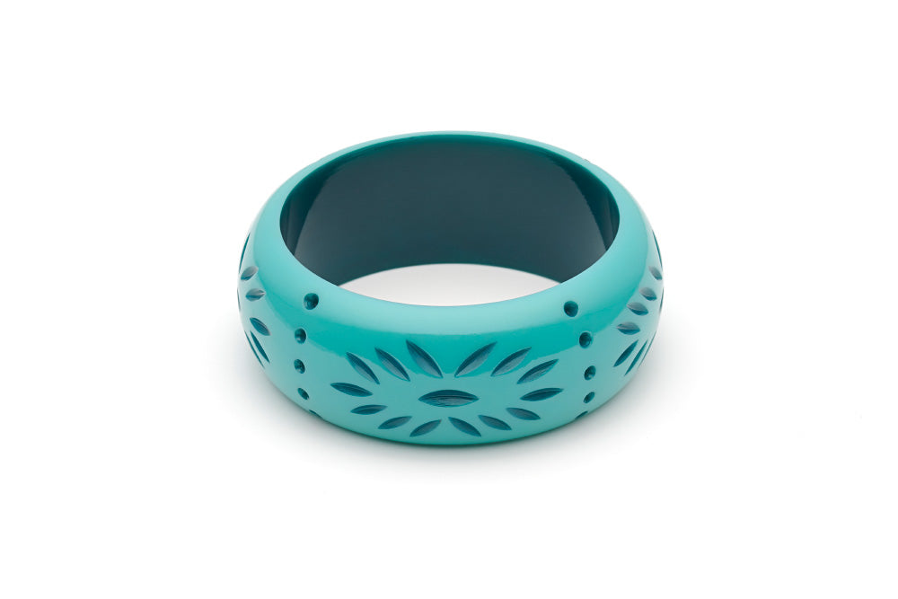 Splendette vintage inspired 1950s style turquoise Duotone fakelite Wide Nymph Carved Bangle in Classic size