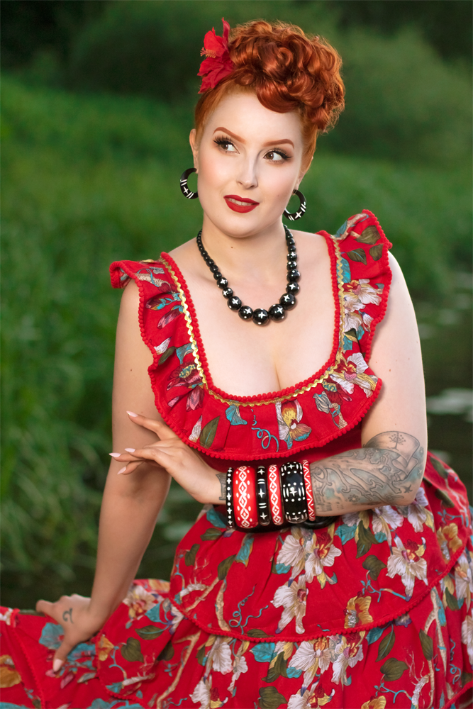 Splendette vintage inspired 1950s rockabilly style black and white Duotone Hater carved jewellery worn by pin up model