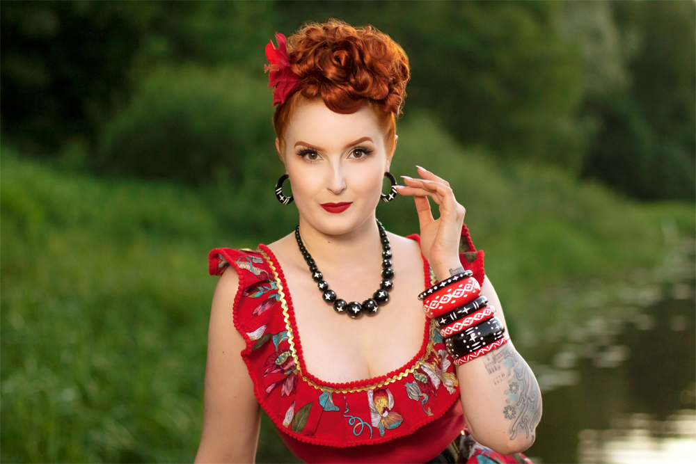 Splendette vintage inspired 1950s rockabilly style black and white Duotone Hater carved jewellery worn by pin up model