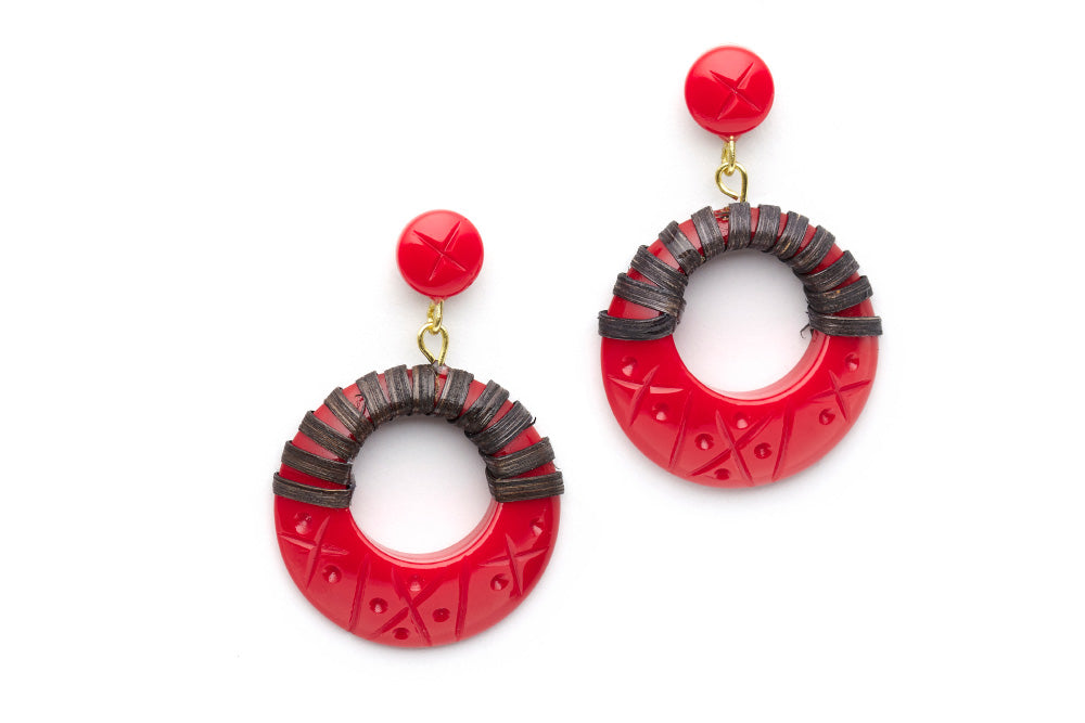 Splendette vintage inspired 1940s 1950s tropical style carved red fakelite Rosella Dark Cane Drop Hoop Earrings