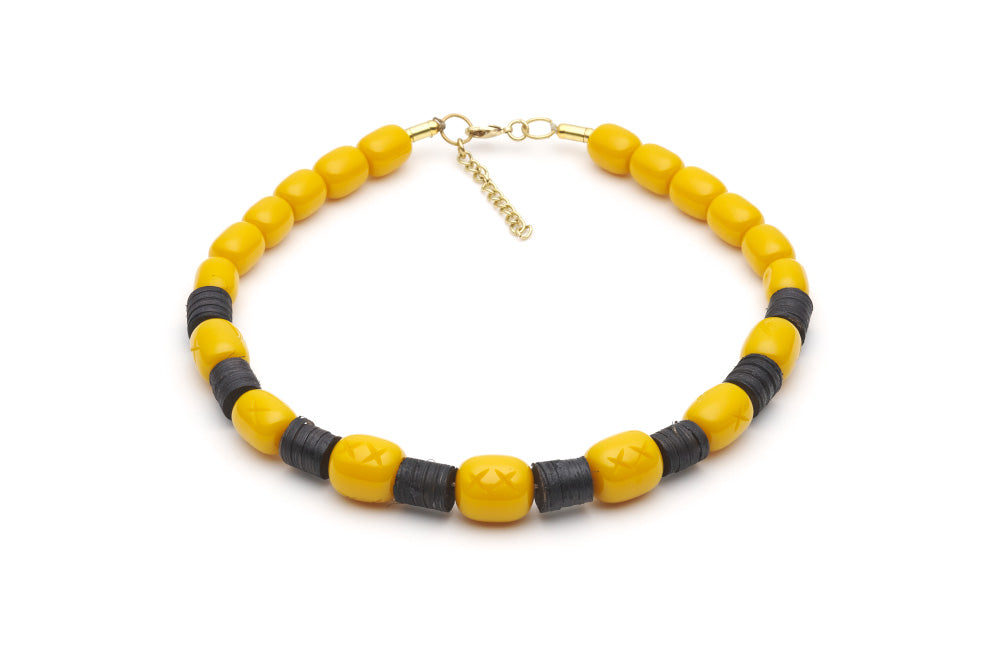 Splendette vintage inspired 1940s 1950s tropical style carved yellow fakelite Ochre Dark Cane Bead Necklace