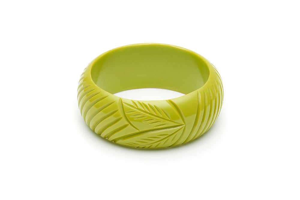 Splendette vintage inspired 1950s tropical style carved bright green Wide Chartreuse Fakelite Bangle