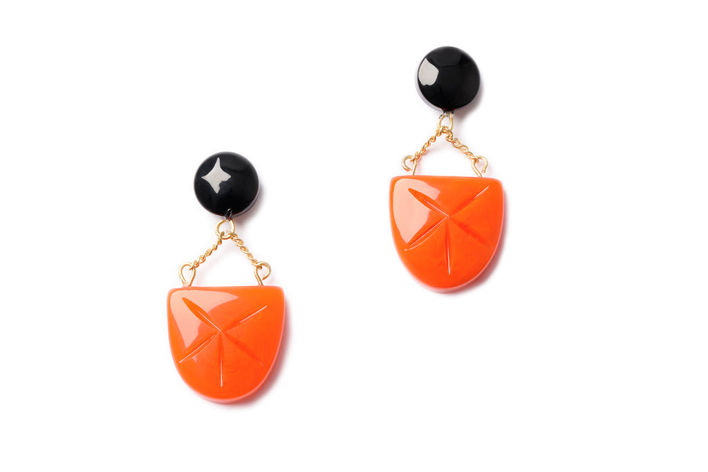 Splendette vintage inspired 1940s style carved orange and black Paprika Fakelite Drop Earrings